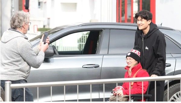 김민재(바이에른뮌헨)의 팬 서비스, '빌트' 인터넷판 캡처