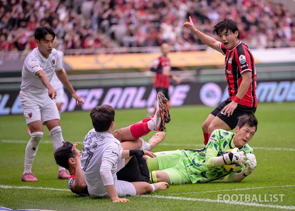 황인재(오른쪽에서 두번째, 포항 스틸러스). 서형권 기자