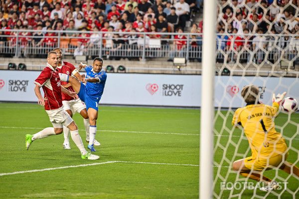 산토스(가운데, 수원삼성 레전드). 서형권 기자