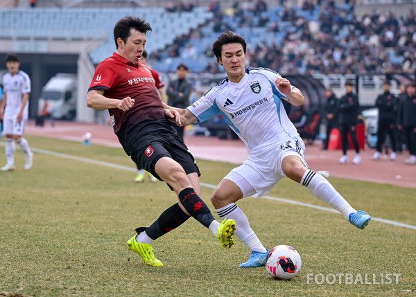 신재원(왼쪽, 부천FC), 조현택(오른쪽, 울산HD). 서형권 기자