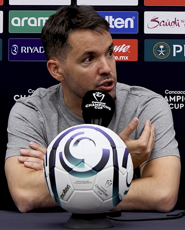 니콜라스 라르카몬 전 크루스아술 감독. 크루스아술 인스타그램 캡처