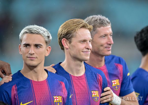 가비, 프랭키 더용, 레반도프스키(왼쪽부터, FC바르셀로나). 서형권 기자
