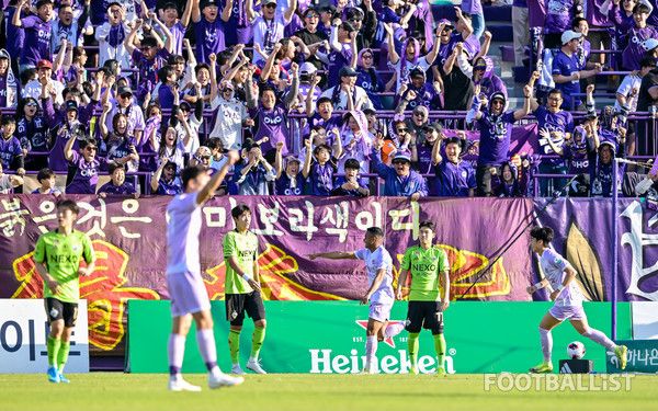아일톤(오른쪽에서 세번째, FC안양). 서형권 기자