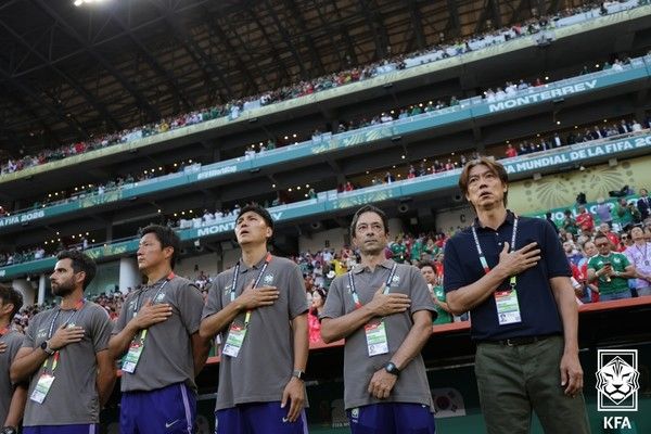 홍명보 월드컵 대표팀 감독(오른쪽). 대한축구협회 제공