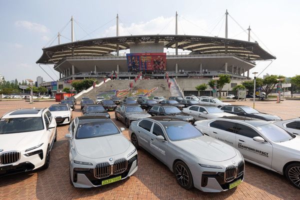 챔피언스 임팩트 인 서울 참가 관계자를 위해 준비된 BMW 코오롱모터스 프리미엄 의전 차량들