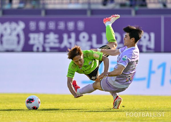 이승우(왼쪽, 전북 현대), 이태희(오른쪽, FC안양). 서형권 기자
