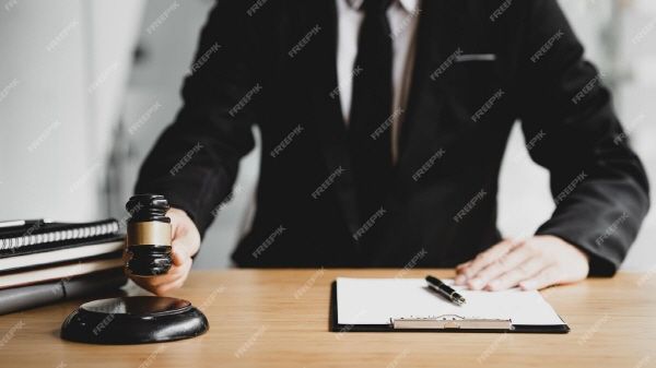 ▲NFT 거래량이 급감하고 시장이 크게 위축되면서 NFT를 판매한 기업들이 판매 당시 프로젝트에 따른 약속을 이행하지 못해 소유자들로부터 집단 소송을 당하는 사태가 발생해 주목받고 있다.(사진=프리픽)