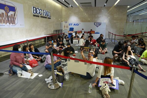 ▲경기 시작 전부터 대기 중인 관객들(사진=경향게임스)