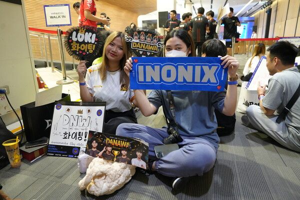 ▲다나와 e스포츠의 로키 선수를 2018년부터 응원해 온 태국 현지 팬(사진=경향게임스)