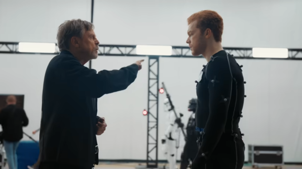 ▲ 진지하게 마인드 트릭의 연기를 전수하는 마크 해밀 (출처=영상캡쳐)