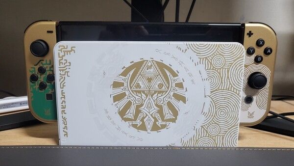 ▲ 빛 반사가 적은 상황에서는 이번 에디션의 황금색이 밝은 형태가 아닌 다소 차분한 색감으로 구성됐음을 잘 확인할 수 있다