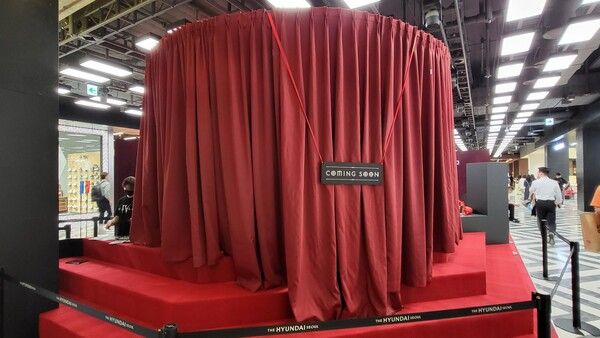 ▲ '헬스테이션' 이벤트를 통해 먼저 팬들을 만났던 '릴리트 피에타 조각상'은 14일부터 팝업 스토어 현장을 장식한다는 계획이다