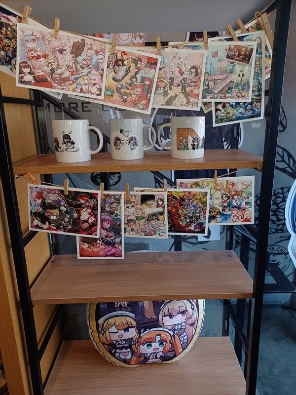 ▲ 2층에 전시된 귀여운 캐릭터 상품들&nbsp;(사진=경향게임스)