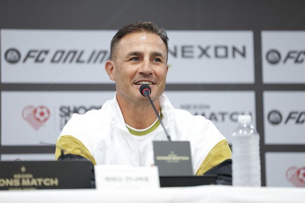 ▲ 인터뷰에 임하고 있는 파비오 칸나바로(사진=넥슨 제공)