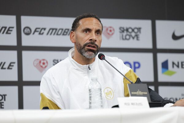 ▲ 인터뷰에 임하고 있는 리오 퍼디난드(사진=넥슨 제공)