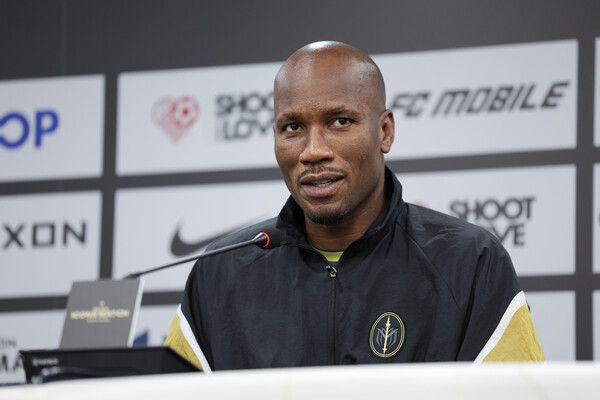 ▲ 인터뷰에 임하고 있는 디디에 드로그바(사진=넥슨 제공)