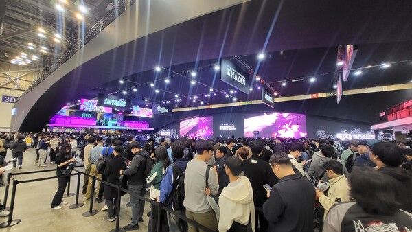 ▲ '퍼스트 버서커: 카잔', '슈퍼바이브', '프로젝트 오버킬', '환세취호전 온라인' 등 4종 신작이 지스타 현장 시연 기회를 제공하고 있다(사진=경향게임스)