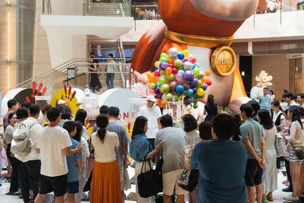 서울시 영등포구 여의도 국제금융센터 몰에서 진행된&nbsp;‘봉크’ 프로젝트팀의 솜사탕 증정&nbsp; 행사(사진=봉크)