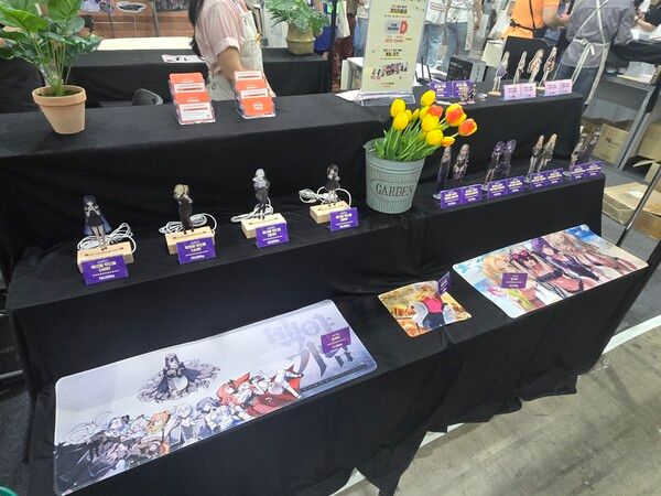 ▲ 새로 공개된 각종 게임 굿즈 (사진=경향게임스)