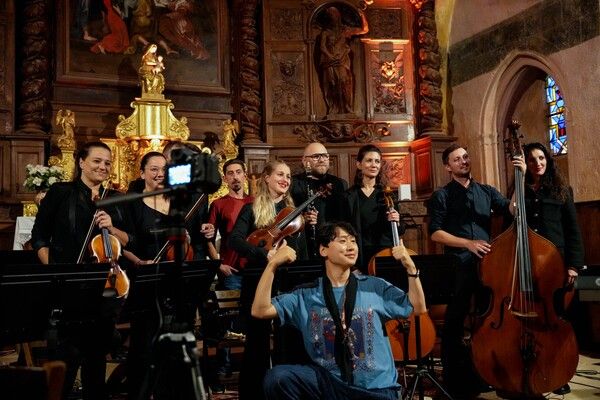 ▲ 펄어비스 김지윤 오디오실장 및 매트리스 오케스트라(사진=펄어비스 제공)