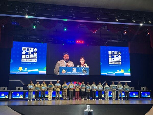 ▲ 대회 개막식에 참여한 선수단. 사진=경향게임스