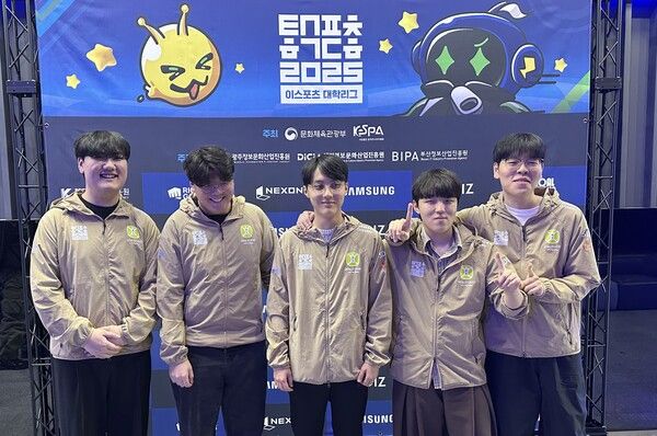 ▲ 신구대 '리그 오브 레전드' 선수단. 왼쪽부터 박정혁, 박하준, 조현서, 권륜환, 윤성우. 사진=경향게임스