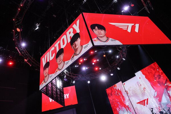 ▲ 마지막 세트에서 이번 대회 최고의 경기력을 보여준 T1이 창단 첫 케스파컵 우승의 영광을 차지했다(사진=한국e스포츠협회 제공)