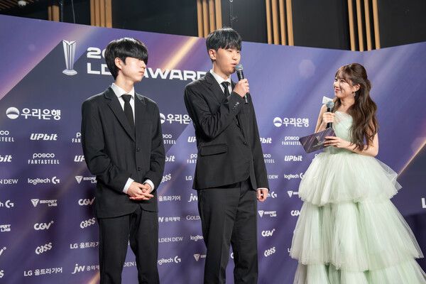 ▲BNK 피어엑스 ‘랩터’ 전어진, ‘디아블’ 남대근 (사진=경향게임스)