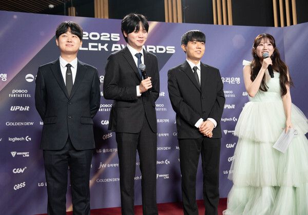 ▲kt 롤스터 ‘에미밍’ 김하람, ‘비디디’ 곽보성, ‘커즈’ 문우찬(사진=경향게임스)