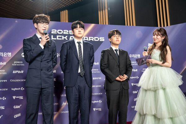 ▲젠지 ‘듀로’ 주민규, ‘캐니언’ 김건부, ‘기인’ 김기인(사진=경향게임스)