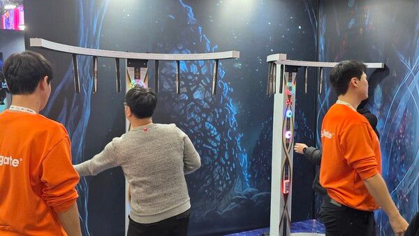 ▲ 스마일게이트는 ‘에픽세븐’을 상징하는 다양한 요소를 더한 미니게임 이벤트를 제공했으며, 팬들의 열정적인 참여가 돋보였다(사진=경향게임스)