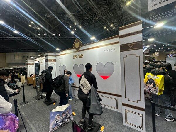 ▲ 부스에서 직접 여정에서 구원자들이 받는 훈련을 경험할 수 있다. 사진=경향게임스