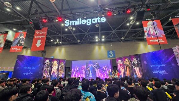 ▲ AGF 2025 스마일게이트 부스 현장(사진=경향게임스)