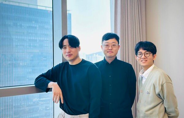 (왼쪽부터 박은현 대표, 조경래 프로그래밍 기획자, 정가람 아트 디렉터)&nbsp;