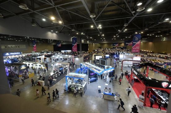 (2016년 비로소 우리에게 친숙한 '플레이엑스포'라는 이름으로 게임쇼가 열렸다.)