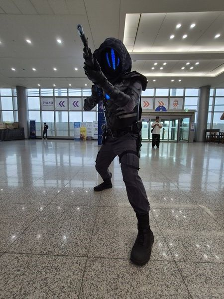 ▲ 발로란트 카욘 캐릭터의 위용. 멋진 포즈가 많았으나 사격 자세를 최종 선택했다