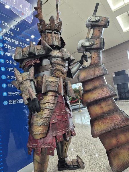 ▲ 몬스터 헌터 등장 갑옷 세트인볼보로스 세트를 입은 코스튬 플레이어