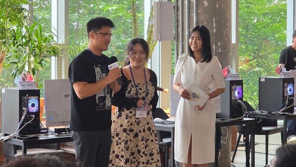 ▲ (좌측)개발사 포미라이 프랭크 홍 대표(사진=경향게임스)