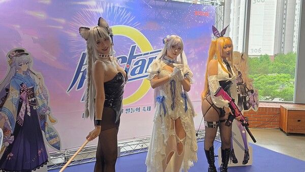 ▲ 코스프레 모델들의 무대 역시 이날 현장을 빛냈다(사진=경향게임스)