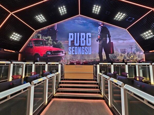 ▲IP의 정수를 담아낸 PC방 ‘플레이 아레나’(사진=경향게임스)