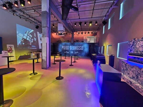 ▲다양한 문화 행사의 메인 무대로 활용 가능한 ‘서바이버 홀’(사진=경향게임스)