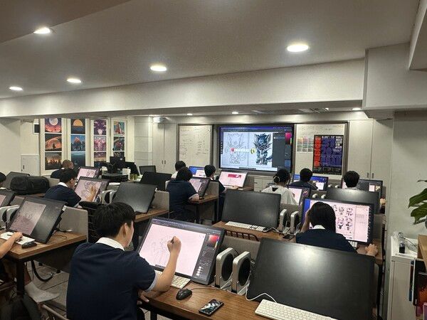 ▲서울디지텍고 학생들이 수업에 참여 중이다. (사진=경향게임스)