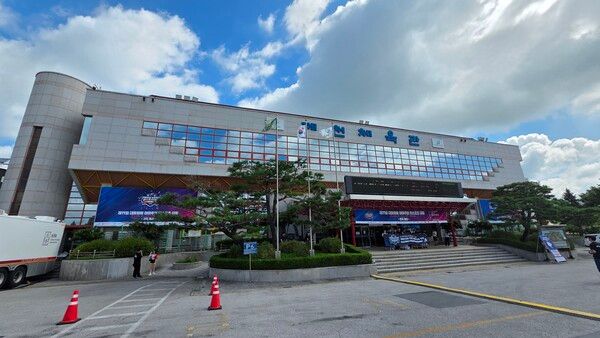 ▲&nbsp;‘제17회 대통령배 KeG’ 전국 결선이 열리고 있는 충북 제천체육관 현장(사진=경향게임스)