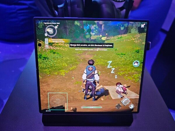 ▲갤럭시 Z 폴드7은 가벼운 무게와 넓은 화면을 자랑하며 게임에 최적화된 기기다