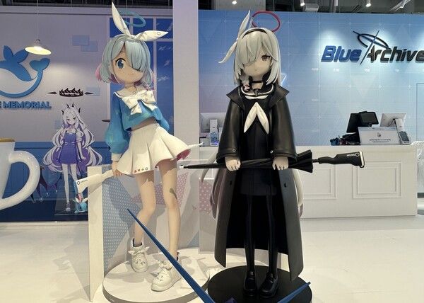 ▲아로나와 프라나 피규어&nbsp;(사진=경향게임스)