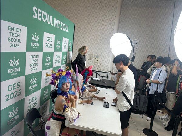 ▲ 에이크라운 팬싸인회 현장. 사진=경향게임스