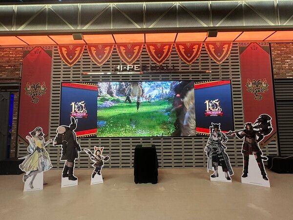 ▲ 현장에 마련된 포토월 및 등신대. 사진=경향게임스