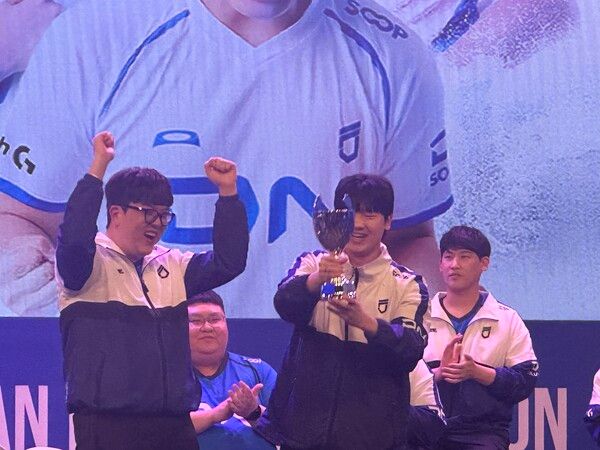 ▲ 매치 우승에 기뻐하는 체코 팀. 사진=경향게임스