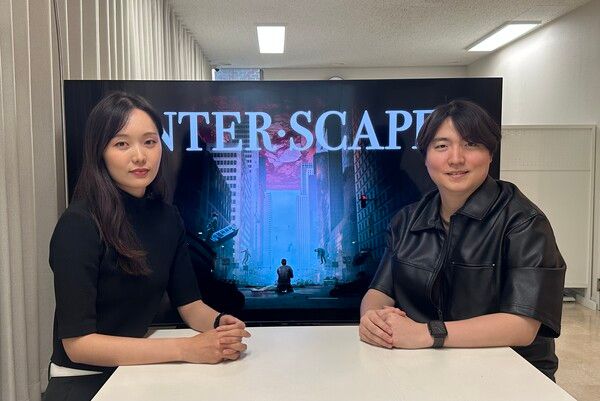 ▲왼쪽부터 전진경 이사, 김동욱 대표. 두 사람은 게임의 스토리, 기획 등 디렉션 전반을 지휘하고 있다. 사진=경향게임스&nbsp;