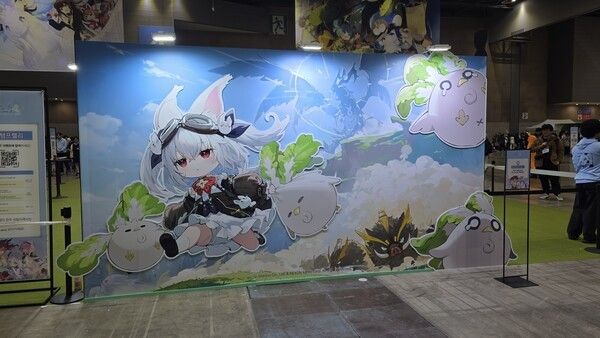 ▲&nbsp;포토존에서는 지정된 시간에 따라 코스플레이어들과 함께 사진을 찍을 수 있다(사진=경향게임스)